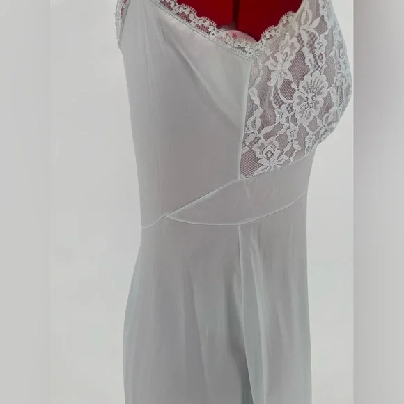 Vintage 50s/60s Baby Blue Vanity Fair Lacey Full Slip With Scalloped Lace Hem - Picture 6 of 11